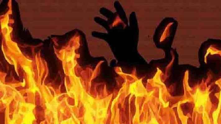 পরপর তিন কন্যাসন্তান, স্ত্রীকে পুড়িয়ে মারল স্বামী